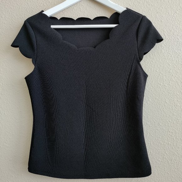SHEIN Scallop Trim Solid Tee Size L - Picture 2 of 14
